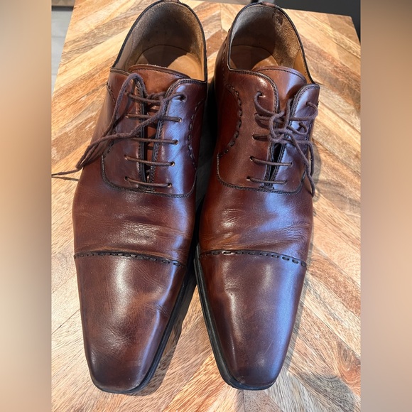 Stunning Magnanni Dark Brown Leather Oxfords in used but fantastic condition